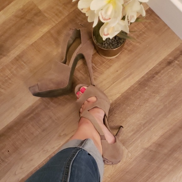 Steve Madden "gaspy"  suede heels - Picture 6 of 7